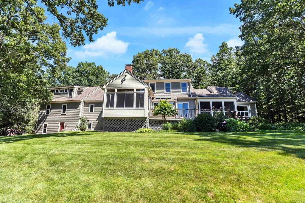 9 Roberts Road Amherst NH 03031