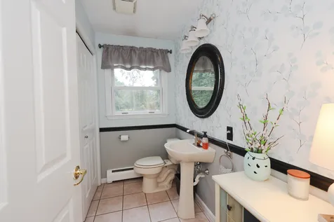 13 Angela Way Concord NH 03301