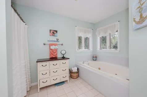 13 Angela Way Concord NH 03301