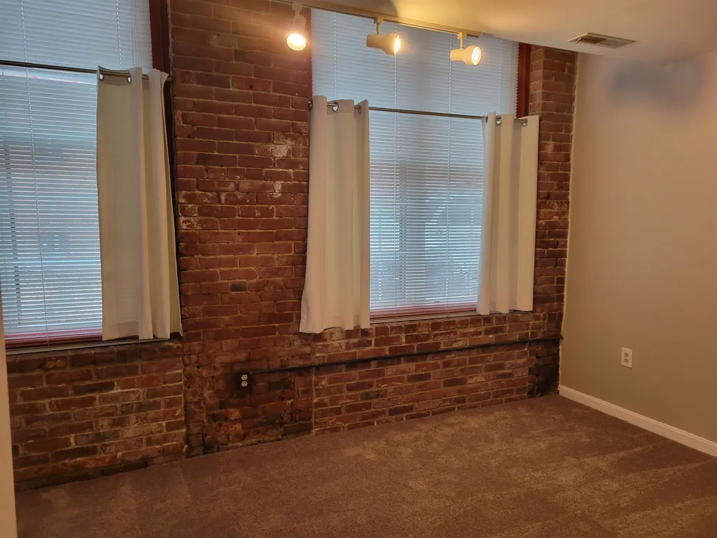 470 Silver Street Manchester NH 03103