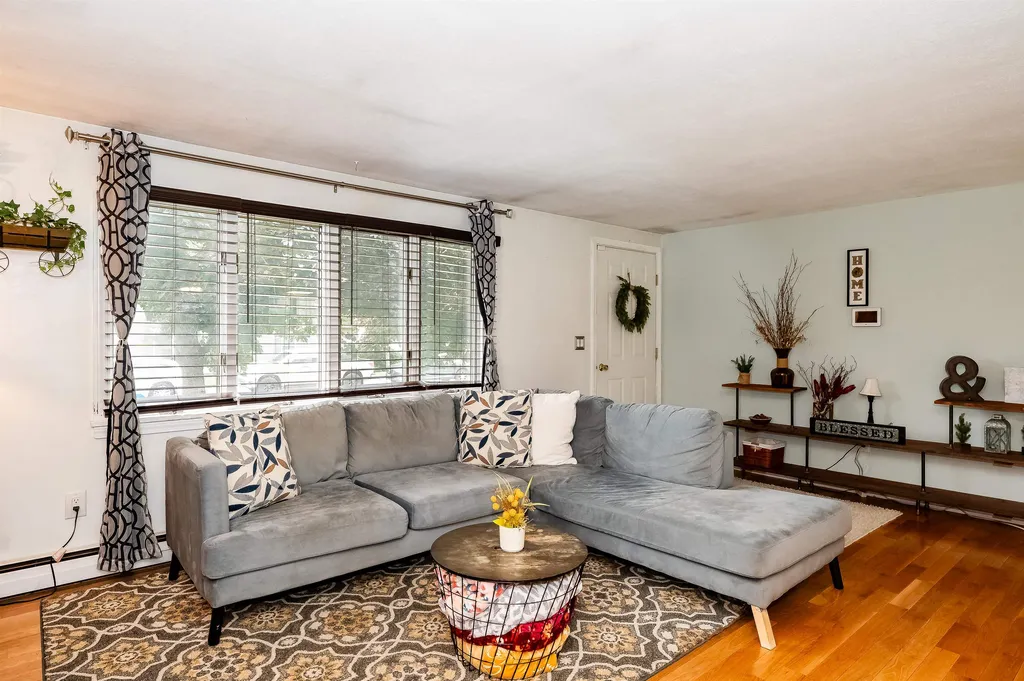 196 Maple Street Somersworth NH 03878