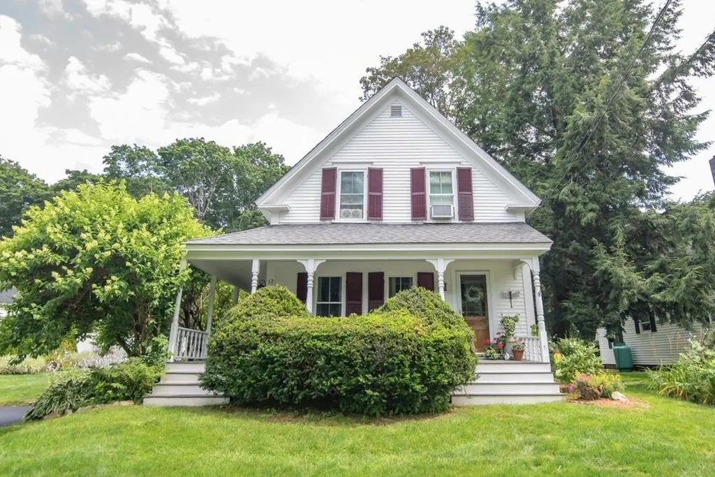 12 Norton Street Derry NH 03038