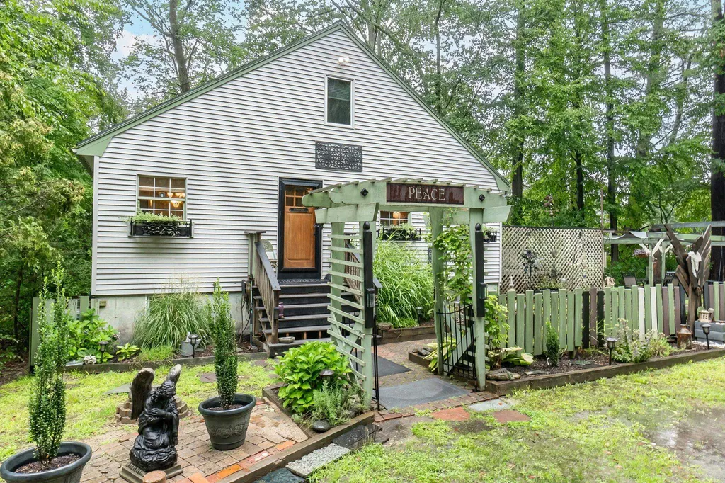 3 Spring Street Windham NH 03087