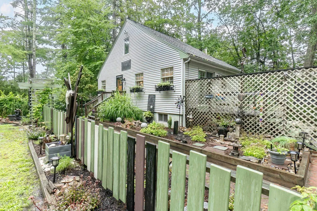 3 Spring Street Windham NH 03087