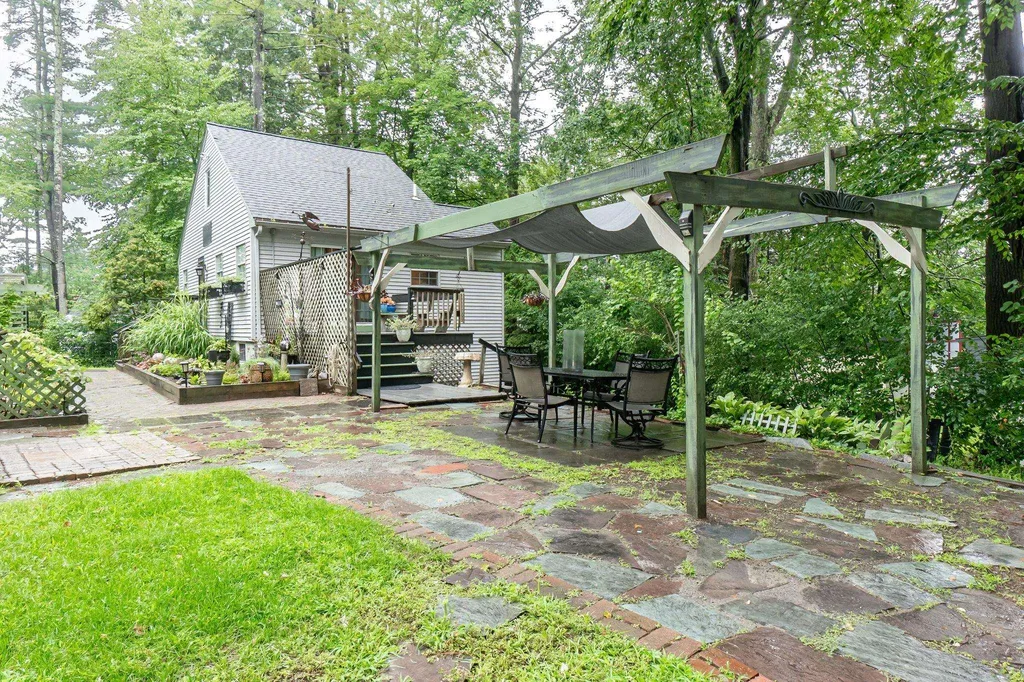 3 Spring Street Windham NH 03087