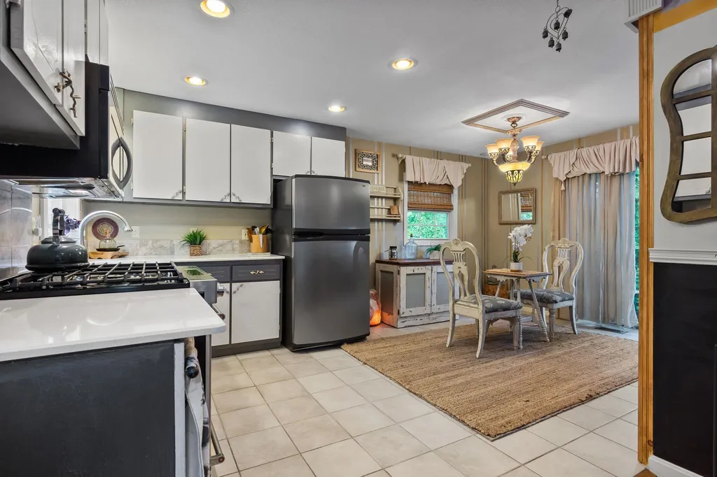 3 Spring Street Windham NH 03087