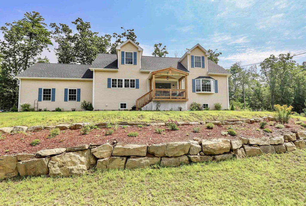 8 Lefevre Drive Kingston NH 03848