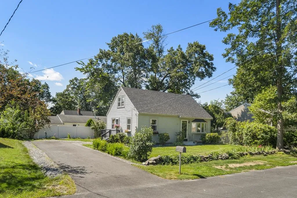 89 Linton Street Nashua NH 03060
