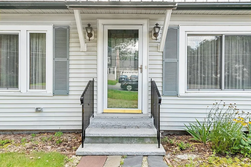 201 E Dunstable Road Nashua NH 03062