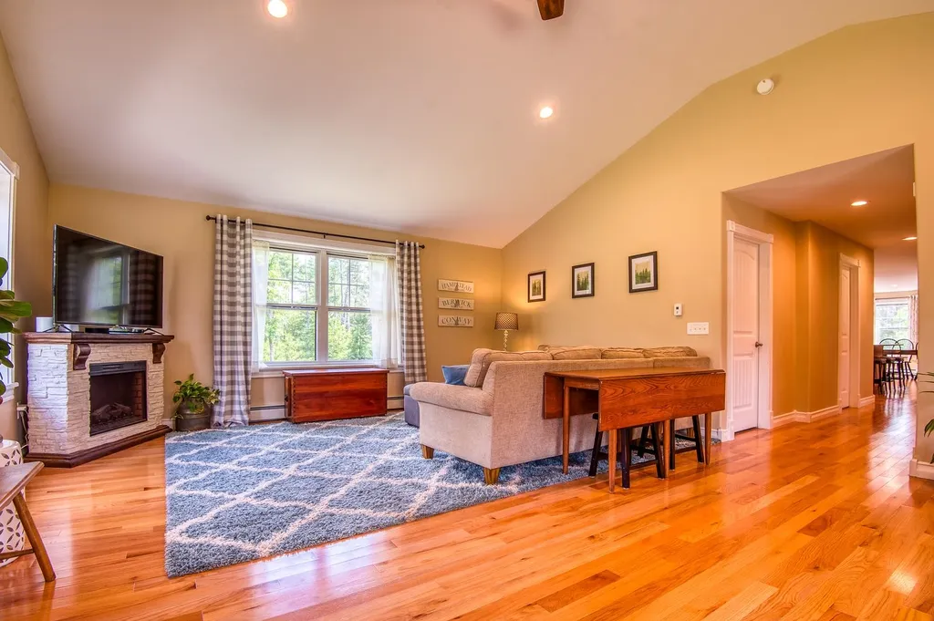 3 King Lane Berwick ME 03901