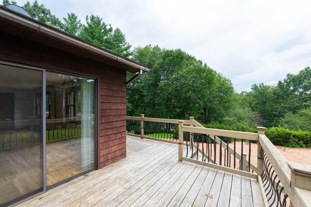 156 Greeley Street Hudson NH 03051