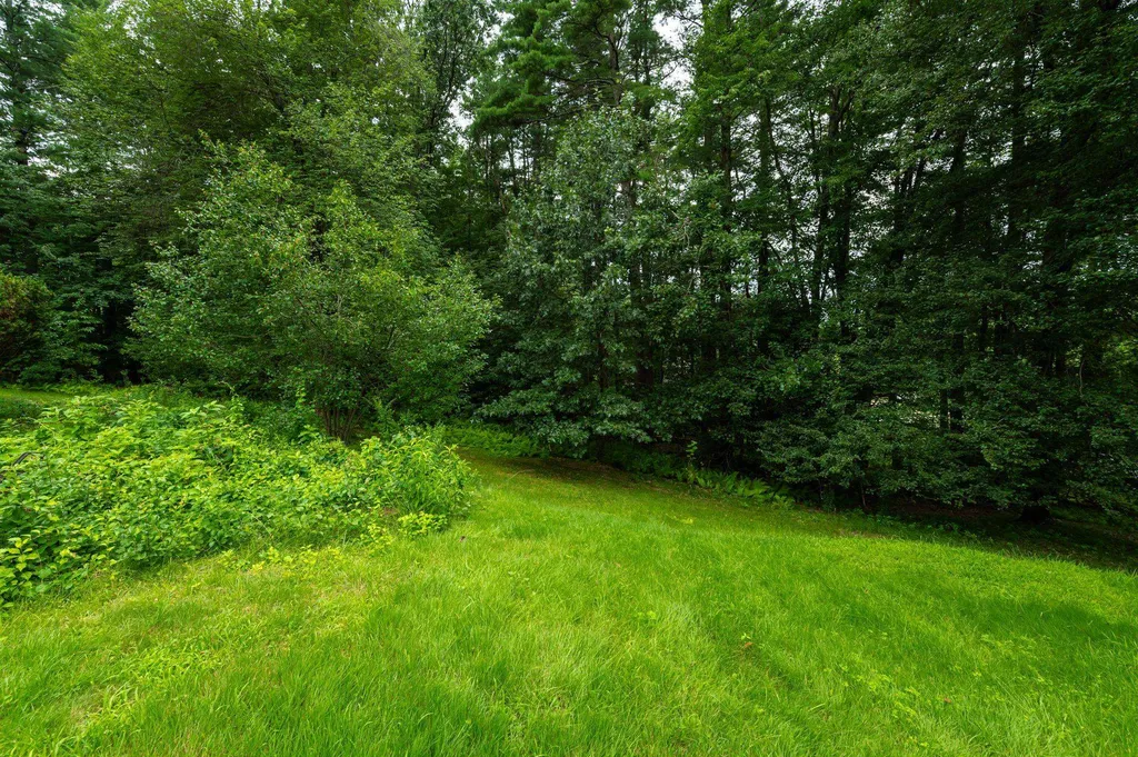 156 Greeley Street Hudson NH 03051
