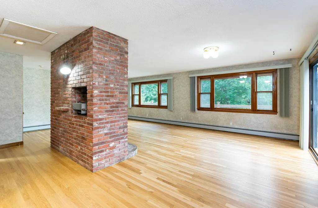 156 Greeley Street Hudson NH 03051