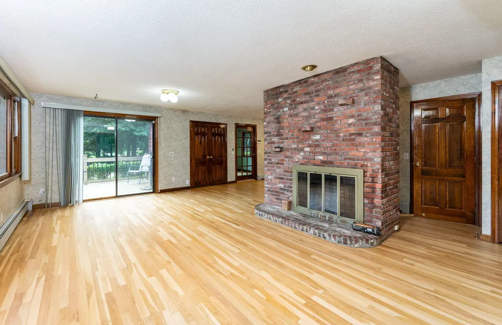 156 Greeley Street Hudson NH 03051