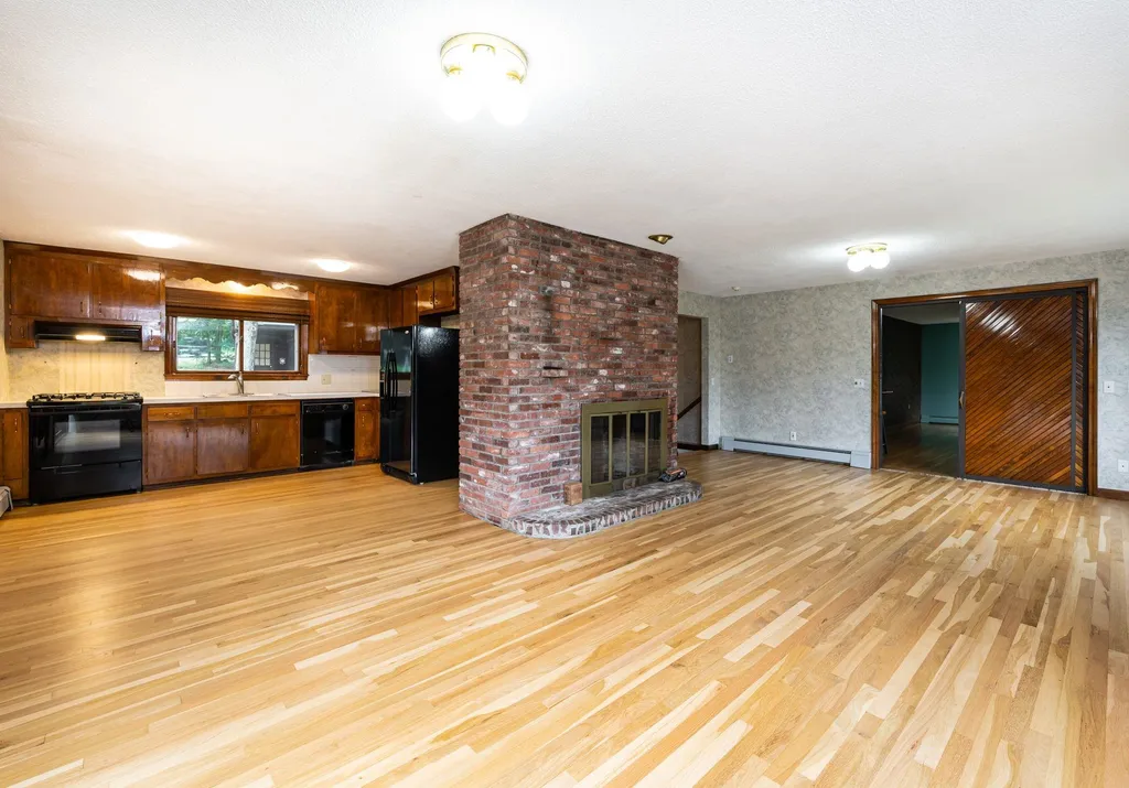 156 Greeley Street Hudson NH 03051