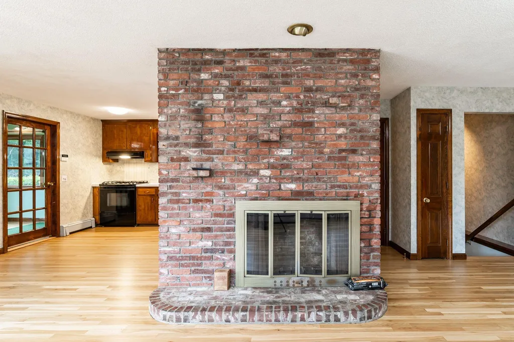 156 Greeley Street Hudson NH 03051