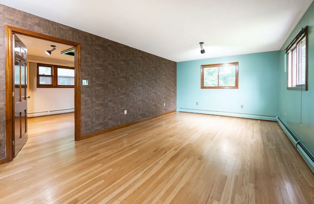 156 Greeley Street Hudson NH 03051