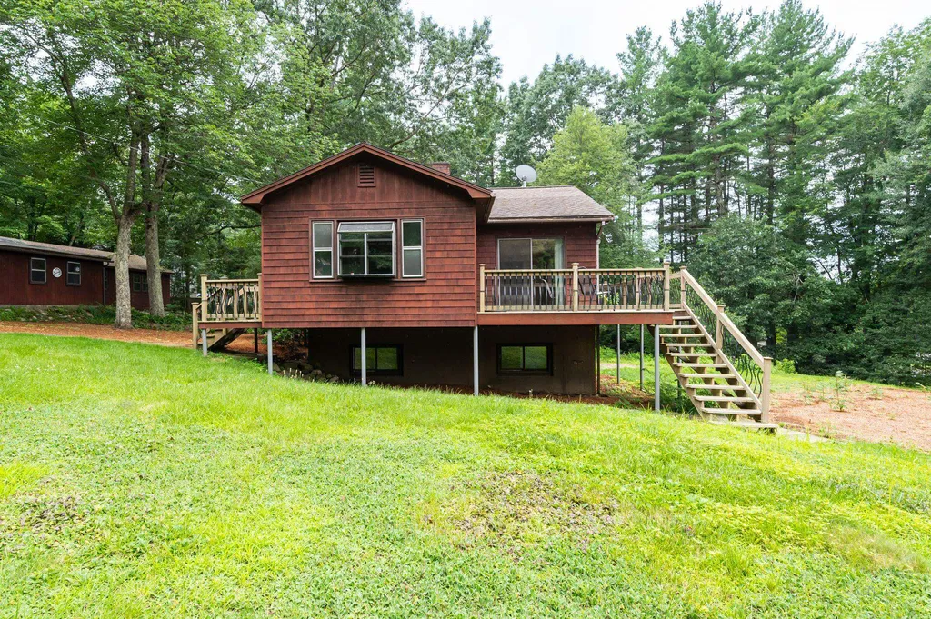 156 Greeley Street Hudson NH 03051