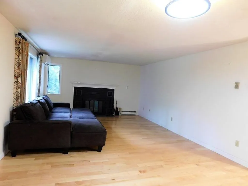 52 Moharimet Drive Madbury NH 03823