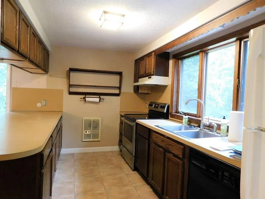 52 Moharimet Drive Madbury NH 03823