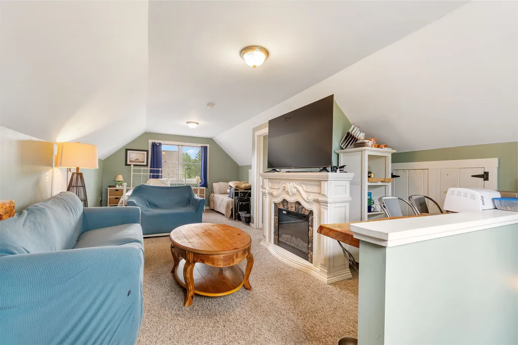 6 Patch Road Pittsburg NH 03592