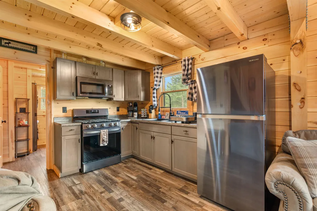 6 Patch Road Pittsburg NH 03592