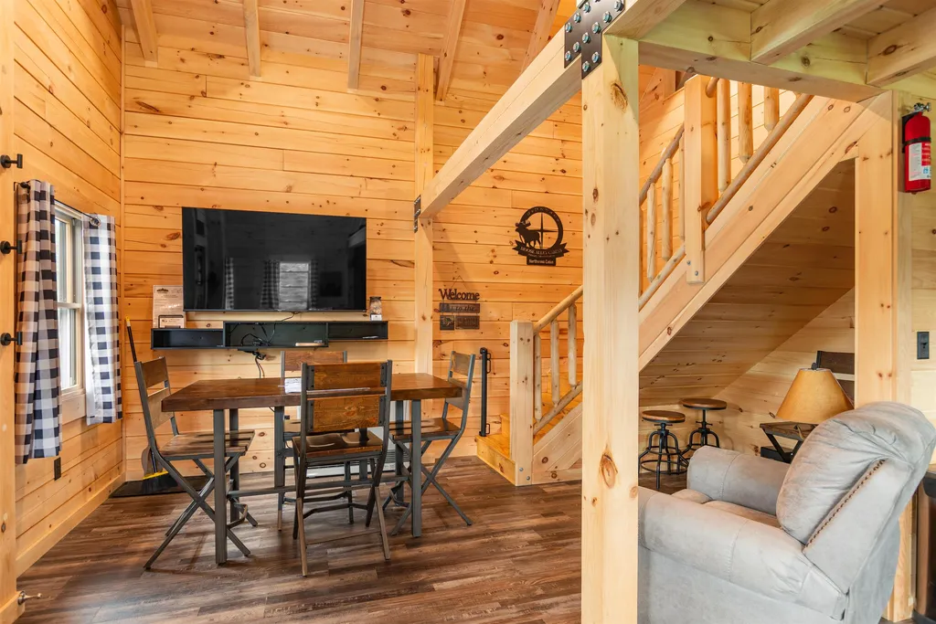 6 Patch Road Pittsburg NH 03592