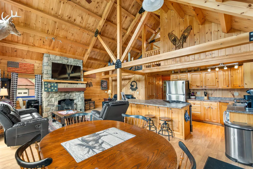 6 Patch Road Pittsburg NH 03592