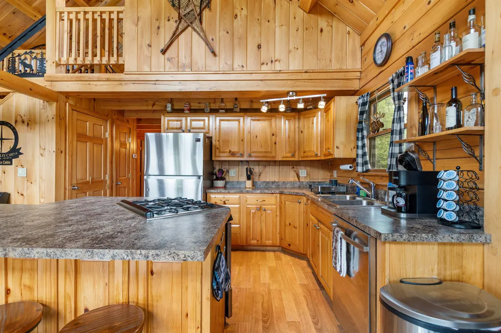 6 Patch Road Pittsburg NH 03592