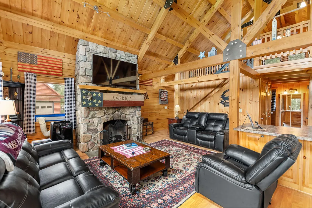 6 Patch Road Pittsburg NH 03592