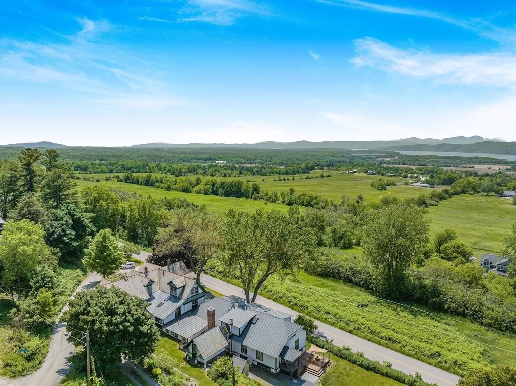 27 Inn Road Charlotte VT 05445