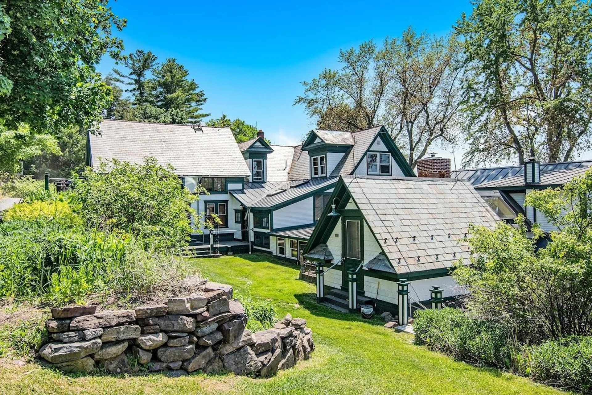 27 Inn Road Charlotte VT 05445