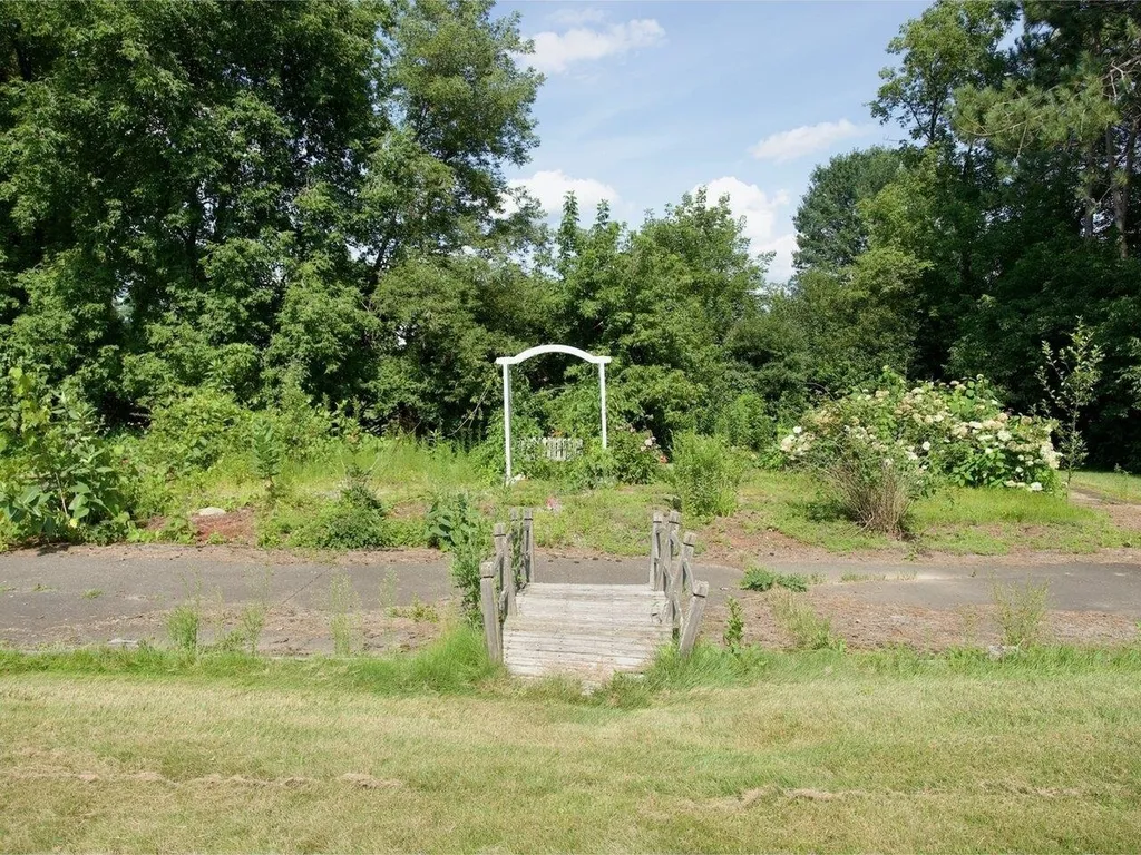 9 Londonderry Lane Essex VT 05452