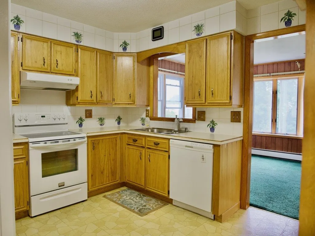 9 Londonderry Lane Essex VT 05452