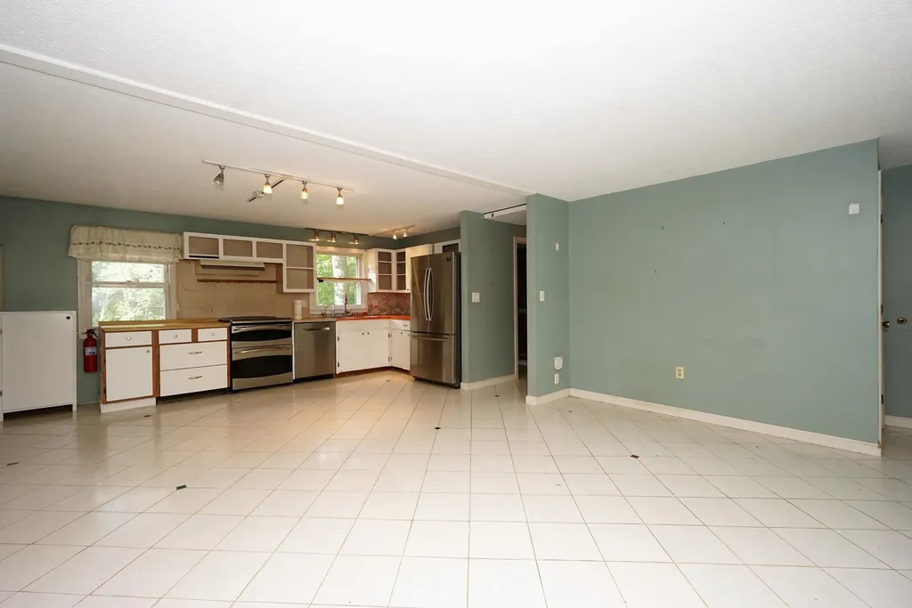 284 Bicentennial Drive Hooksett NH 03106