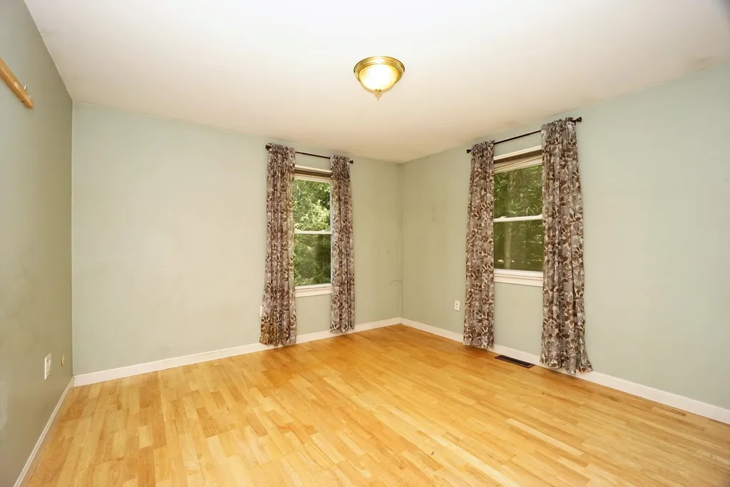 284 Bicentennial Drive Hooksett NH 03106