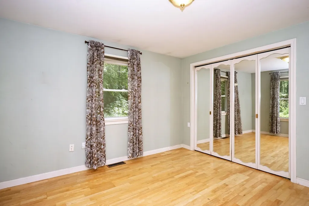 284 Bicentennial Drive Hooksett NH 03106