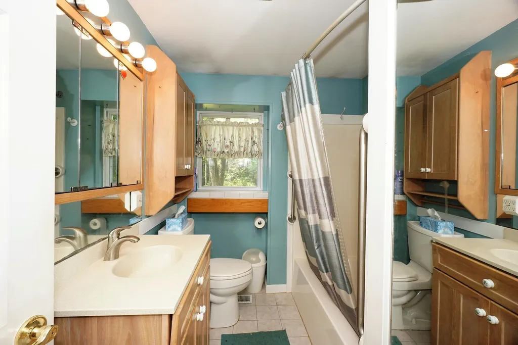 284 Bicentennial Drive Hooksett NH 03106