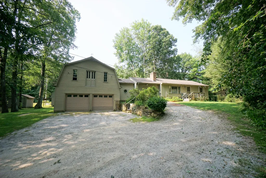 284 Bicentennial Drive Hooksett NH 03106
