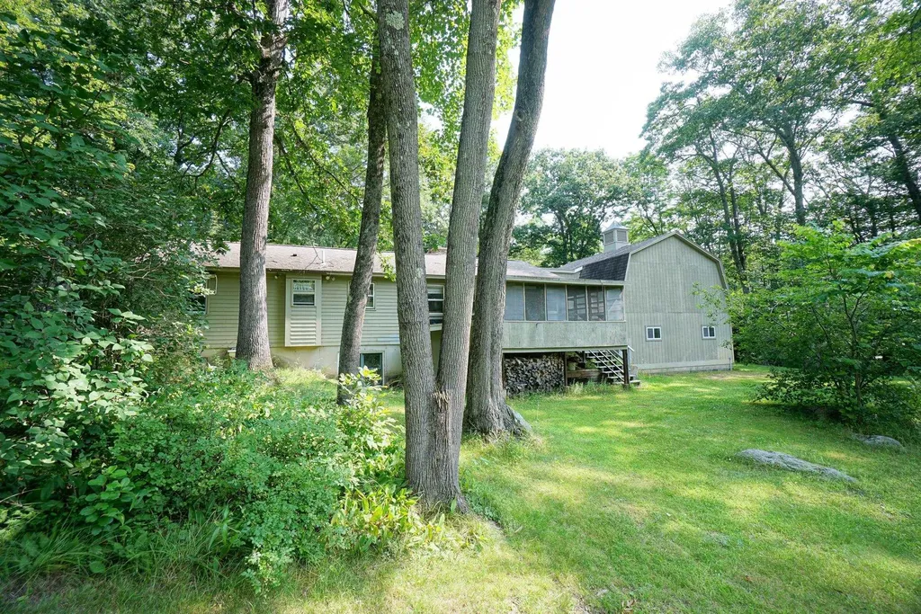 284 Bicentennial Drive Hooksett NH 03106