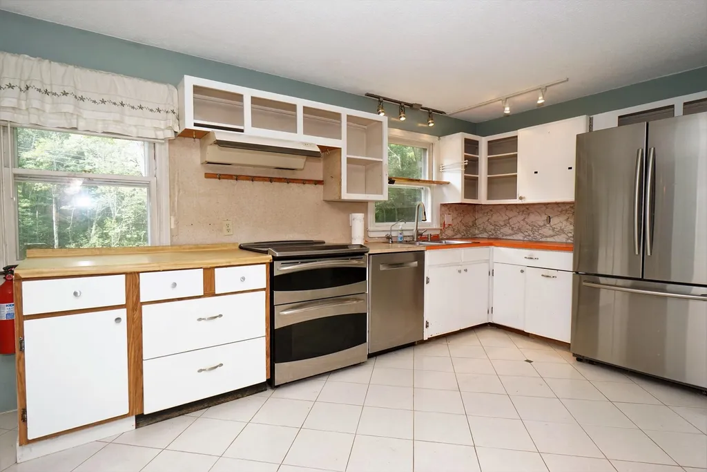 284 Bicentennial Drive Hooksett NH 03106