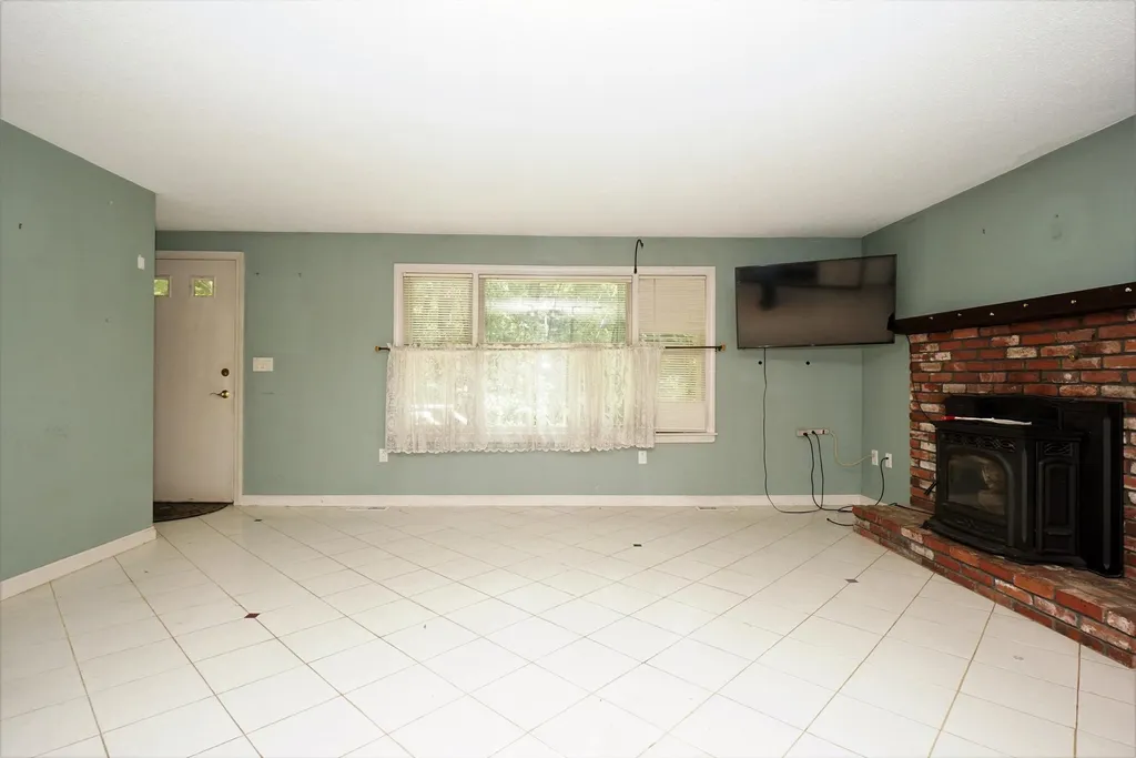 284 Bicentennial Drive Hooksett NH 03106