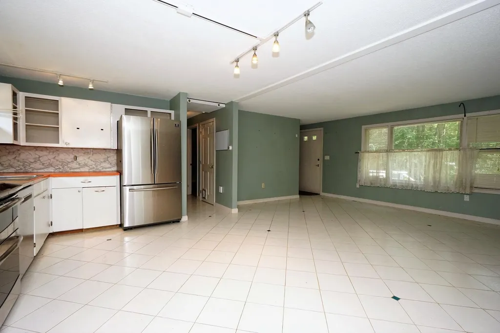 284 Bicentennial Drive Hooksett NH 03106