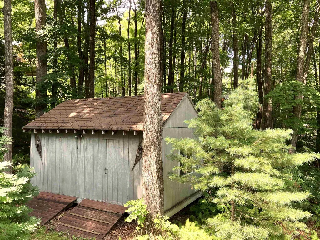 18 Pond Loop Wilmington VT 05363