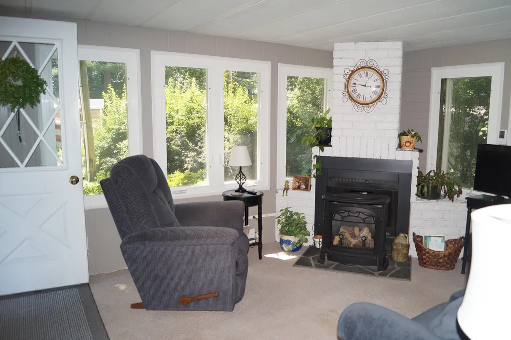 7 Neptune Lane Nashua NH 03062