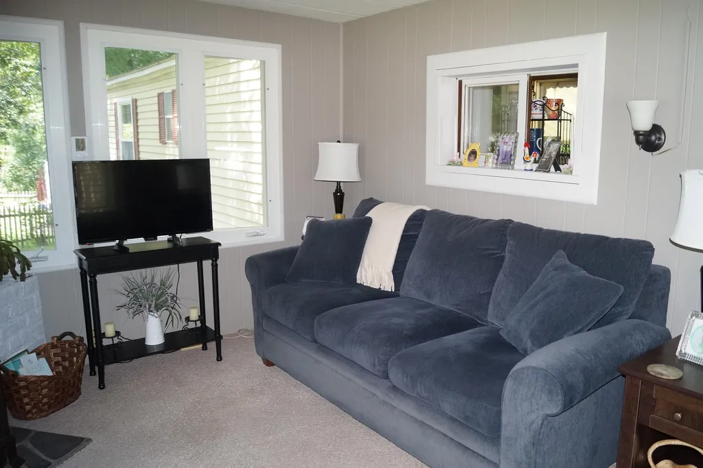 7 Neptune Lane Nashua NH 03062