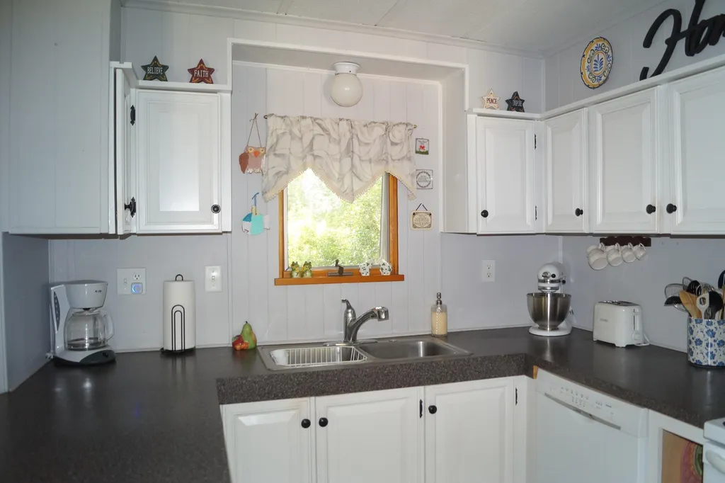 7 Neptune Lane Nashua NH 03062