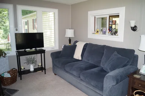 7 Neptune Lane Nashua NH 03062