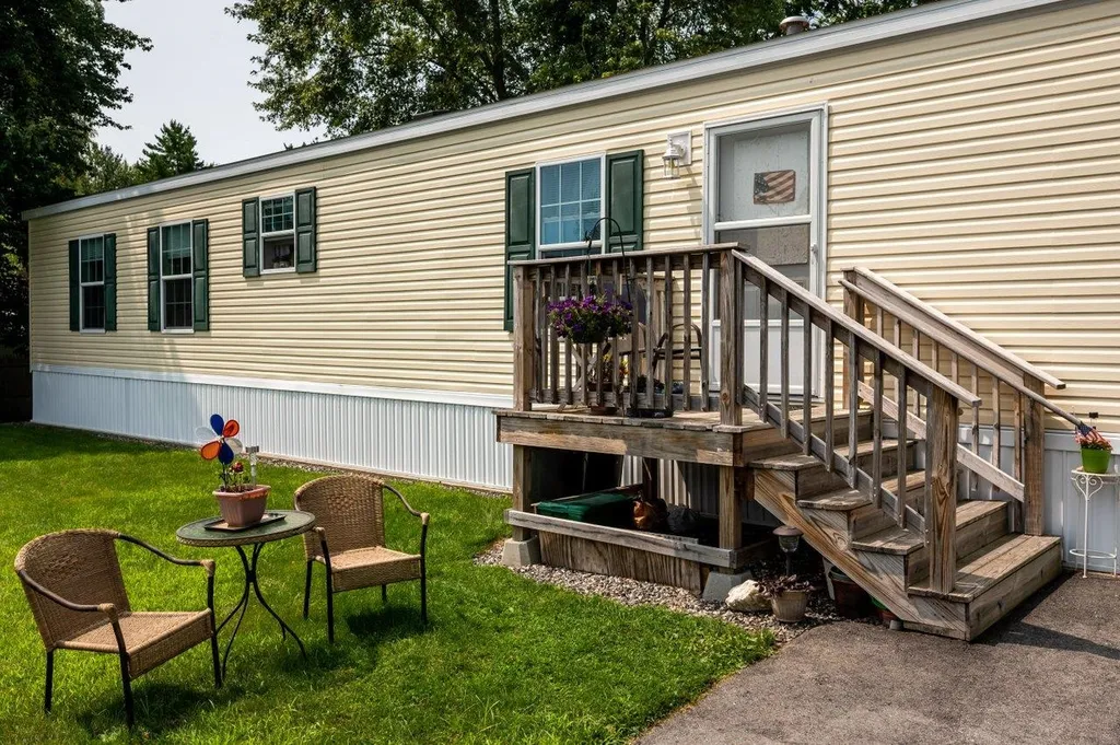 23 Seabreeze Drive North Hampton NH 03862