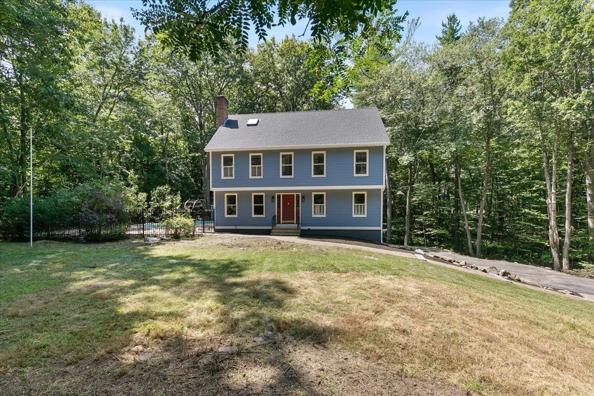 4 Finch Circle Londonderry NH 03053